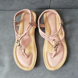 Super cute ashy pink Forever thong sandals